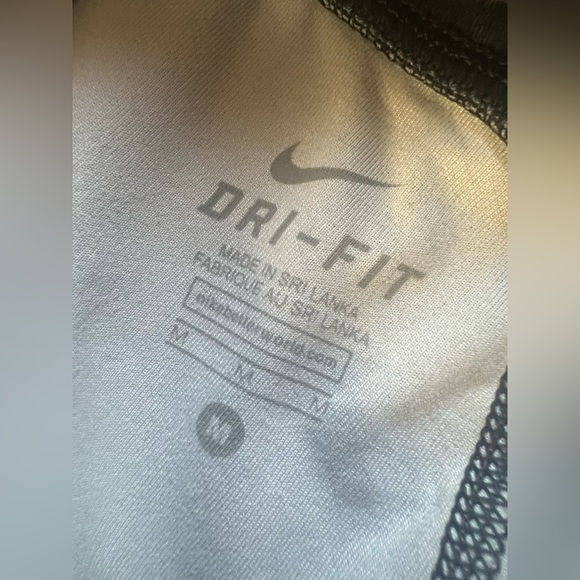 Nike Recycled Dri - Fit Black and Gray Tiger Stripe Capri Leggings. Size M - Picture 10 of 14